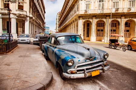 Old vintage car on the streets of Havana o