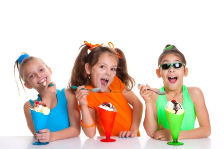 children eating icecream