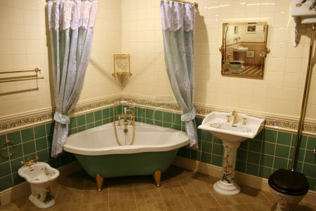 Green bathroom 2