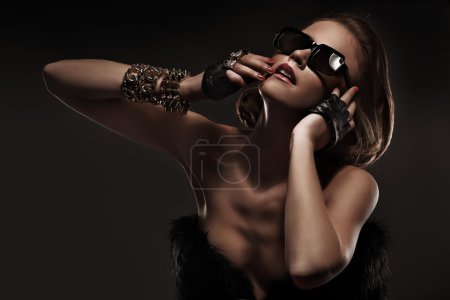 Beauty woman wearing sunglasses
