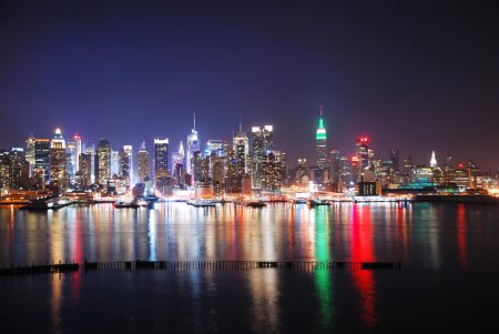 NEW YORK CITY SKYLINE AT NIGHT