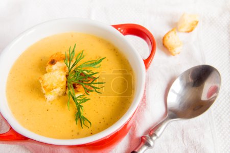 Lentil cream soup with croutons