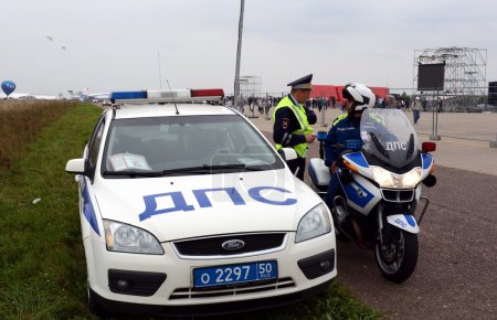  Inspectors dorozhno-patrol service of police on the road.