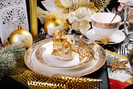 christmas table decoration in glamour style
