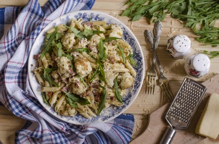 Penne pasta with minced cauliflower and arugula bacon  