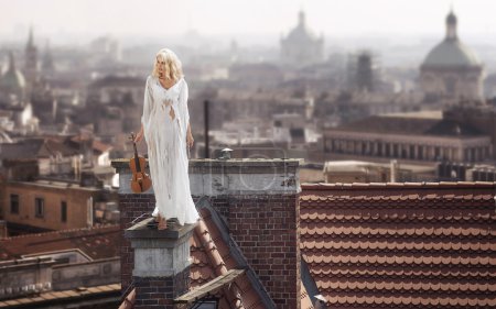Blonde standing on the chimney with the violin