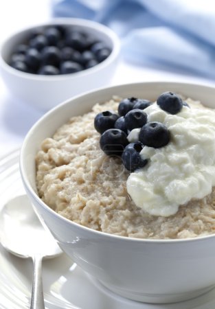 Oatmeal with Blueberries and Yoghurt