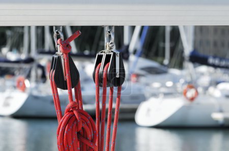 Sailing pulleys with rope