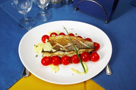 Fish with tomatoes and a potato