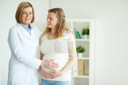 Pregnant woman and doctor