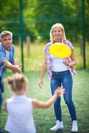 Family playing with flying disc