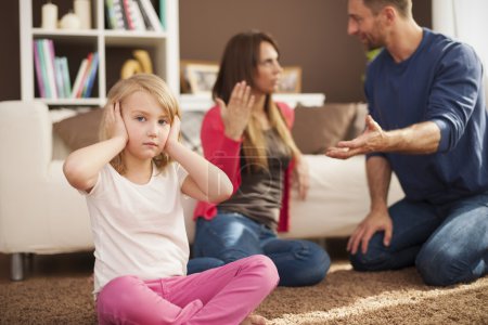 Girl doesn't want to hear arguing of parents