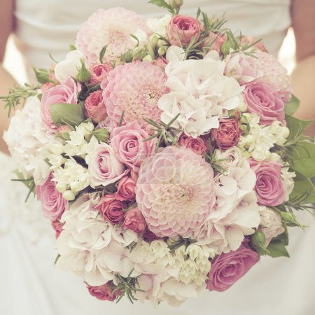 Bride with pink roses bouquet