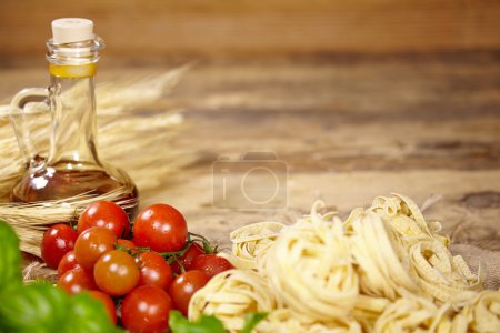 Vine tomatoes, basil, spaghetti