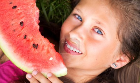 Beautoful girl eating the watermelon