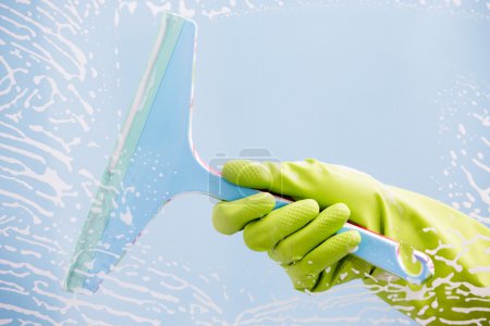 Cleaning - cleaning pane with detergent