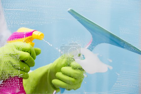 Cleaning - cleaning pane with detergent