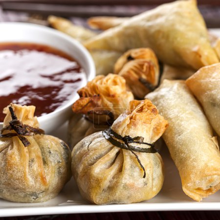 Fried Wontons with Chili Sauce