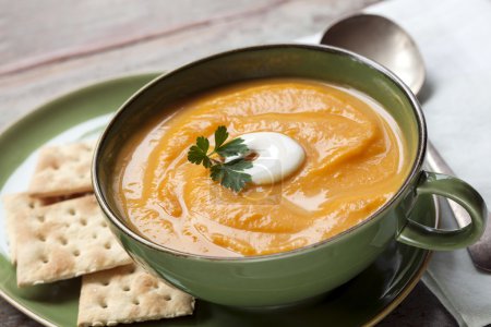 Pumpkin Soup with Crackers