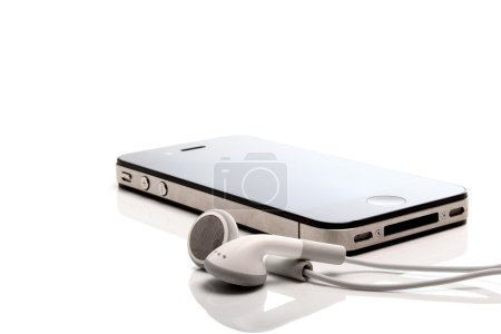 Iphone 4S and earphones