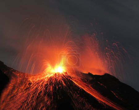 Strombolian eruption volcano