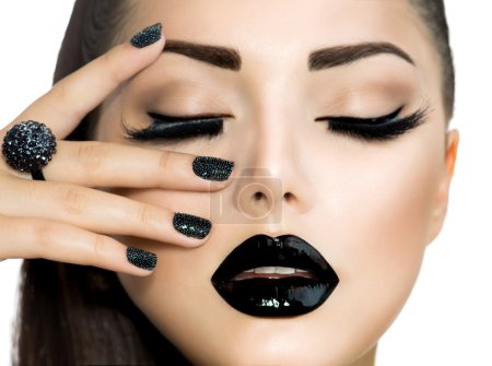 Vogue Style Fashion Girl with Trendy Caviar Black Manicure