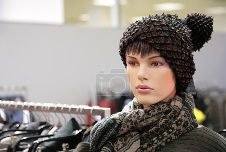 Woman mannequin in trendy hat