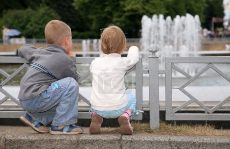 Children near the fountain