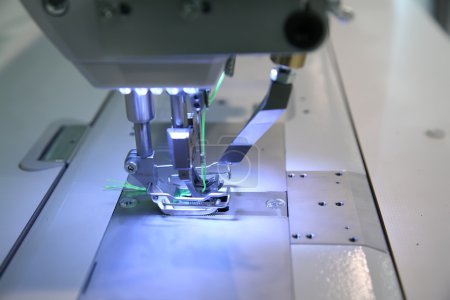 Close-up sewing machine