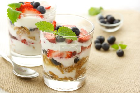 Vanilla yogurt with berries