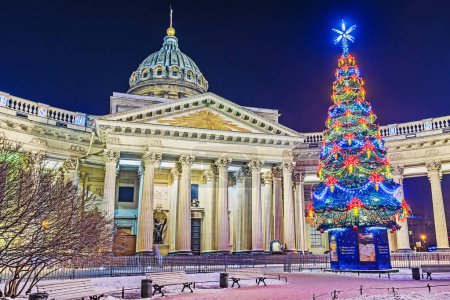 Christmas in St. Petersburg. Kazan Cathedral in spb.napis in Rus