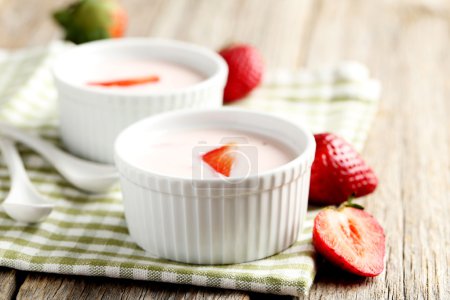 Strawberry yogurt in bowls