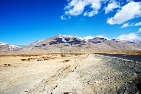 Yellowish mountain road view in tibet