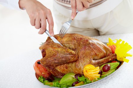 Cutting turkey